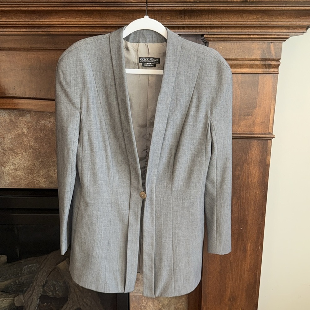 Vintage Giorgio Armani Gray suit jacket made in Italy 100% pure new wool S/M
